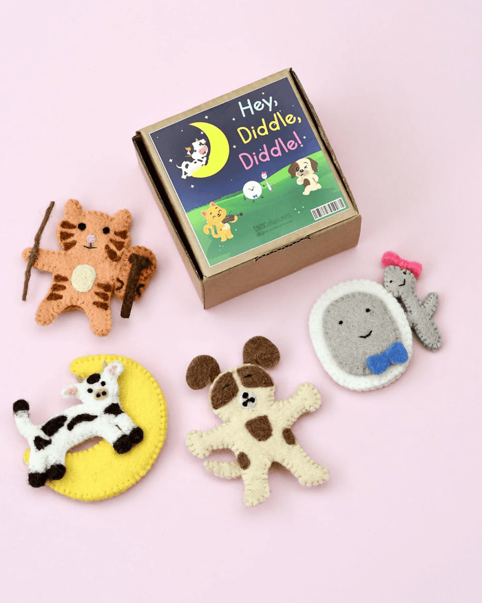 Tara Treasures Hey Diddle Diddle Finger Puppet Set